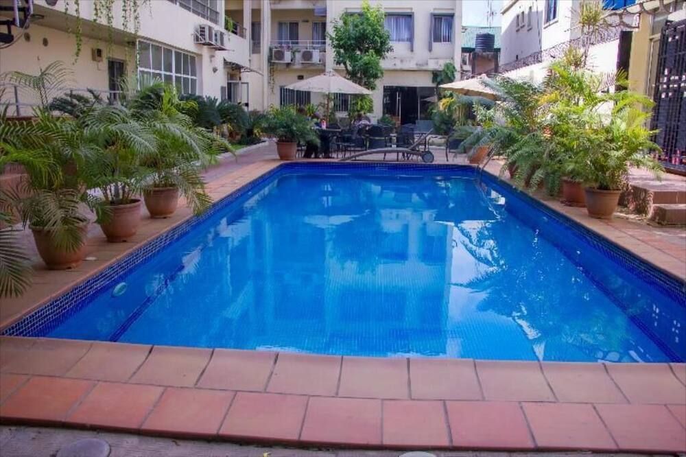 إنه إيرا ريزيدنس