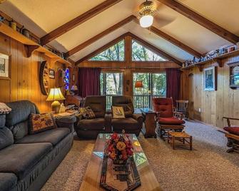 Williams Cottage - Lake Junaluska - Living room