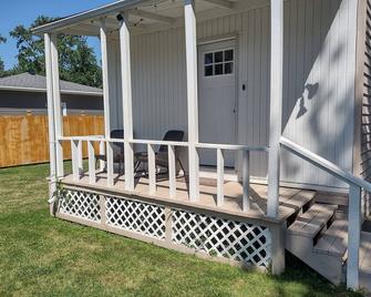Comfy home located between Buffalo and Niagara Falls - Tonawanda - Patio