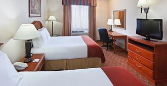 Holiday Inn Express & Suites Abilene - Abilene - Bedroom