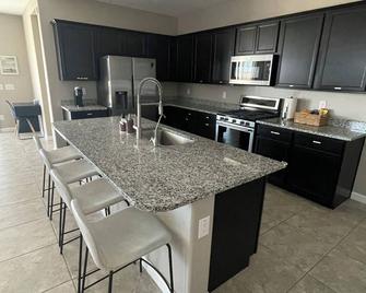 Spacious, Family-Friendly Home - Maricopa - Cocina