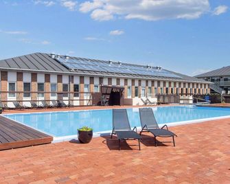 4 Person Holiday Home on a Holiday Park in Fano - Fanø - Pool