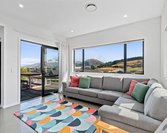 Views on Farrant - Wanaka - Living room