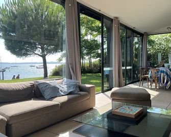 Typical Arcachonnaise villa in Arès - Arès - Living room