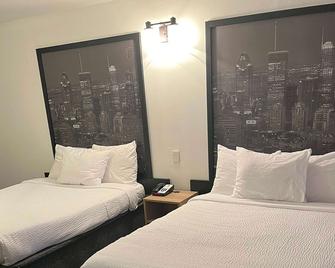 Super 8 By Wyndham Montreal - Montreal - Bedroom