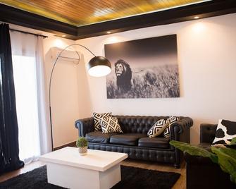 Nandy's Home Apartment On The 2nd And Last Floor I - Yaoundé - Living room