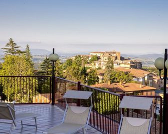 Santa Caterina Hotel & Bike - Chianciano Terme - Varanda