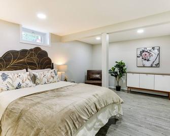 Sauna, Fire Pit Spacious and Serene Poconos Getaway - Canadensis - Bedroom