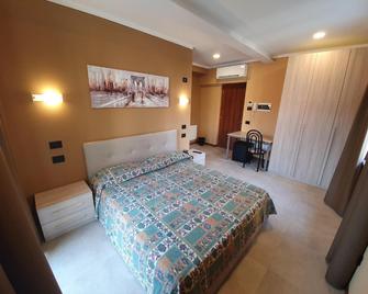 azalea Rooms & apartments domo 3 5 - Baveno - Bedroom