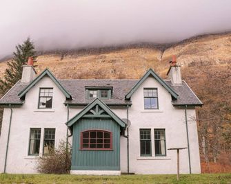 Glen Cottage - Torridon, Pet Friendly, With Open Fire In Torridon - Achnasheen - Building