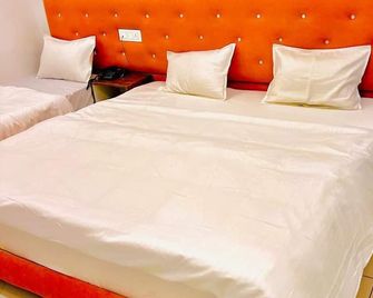 Hotel Shree Kedar Palace - Ujjain - Bedroom