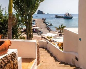 Hotel Eunymos - Trattoria Da Francesco Panarea - Panarea - Balkón
