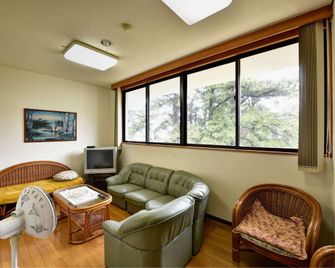 Toi Onsen Minshuku Tanakaya - Izu - Wohnzimmer