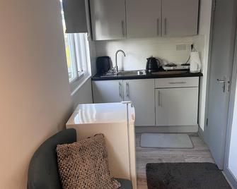 Studio - 1 Bed - Closetoelizabethline&westfield - Romford - Kitchen
