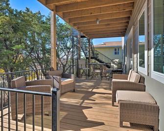Modern Lake Travis Haven with Resort Amenities! - Leander - Balcony