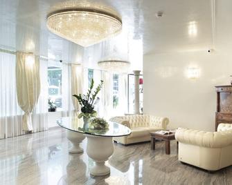 Hotel Ambassador - רימיני - לובי