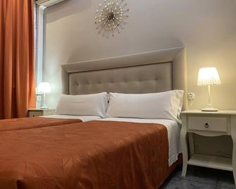 Hostal Orleans - Barcelona - Bedroom