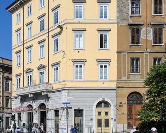 Luxury Apartment Con Free Park - Trieste - Edificio
