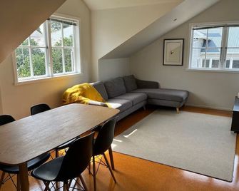 Mount Albert Sunny Studio - أوكلاند - غرفة طعام