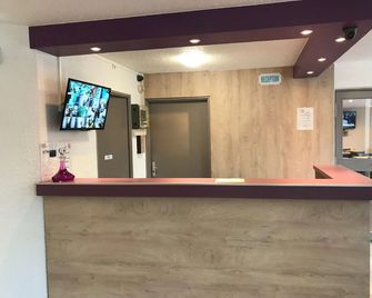 Hôtel du Stade ex Kyriad direct Lille - Villeneuve d'Ascq - Villeneuve-d'Ascq - Front desk