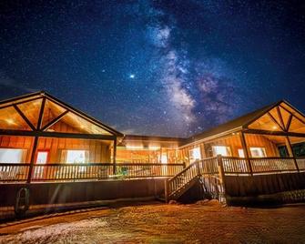 El Castell - on the Llano River [Entire Property - 4 Cabins] - Llano - Gebouw