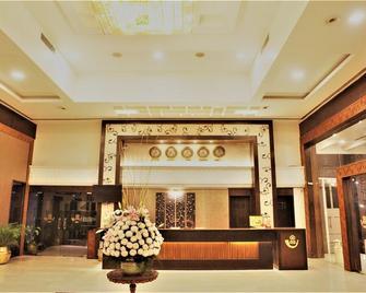 Hotel Aananda Imperial - Bilāspur - Front desk
