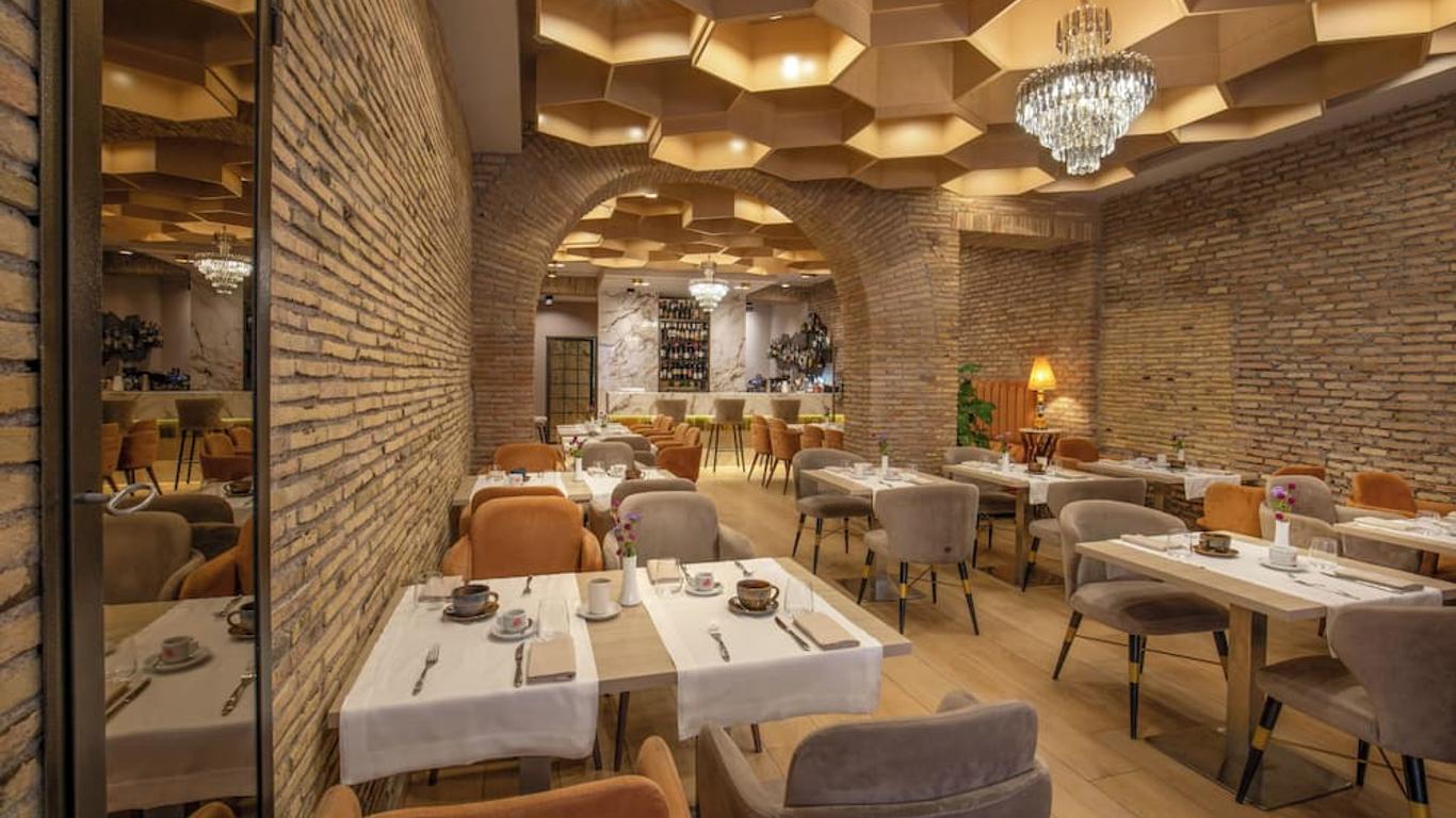 كوندوتي بالاس