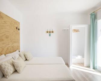 Forenna Hostel - S'Arenal - Bedroom