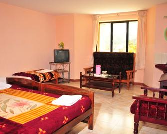 Hotel Sithara International - Thekkady - Bedroom