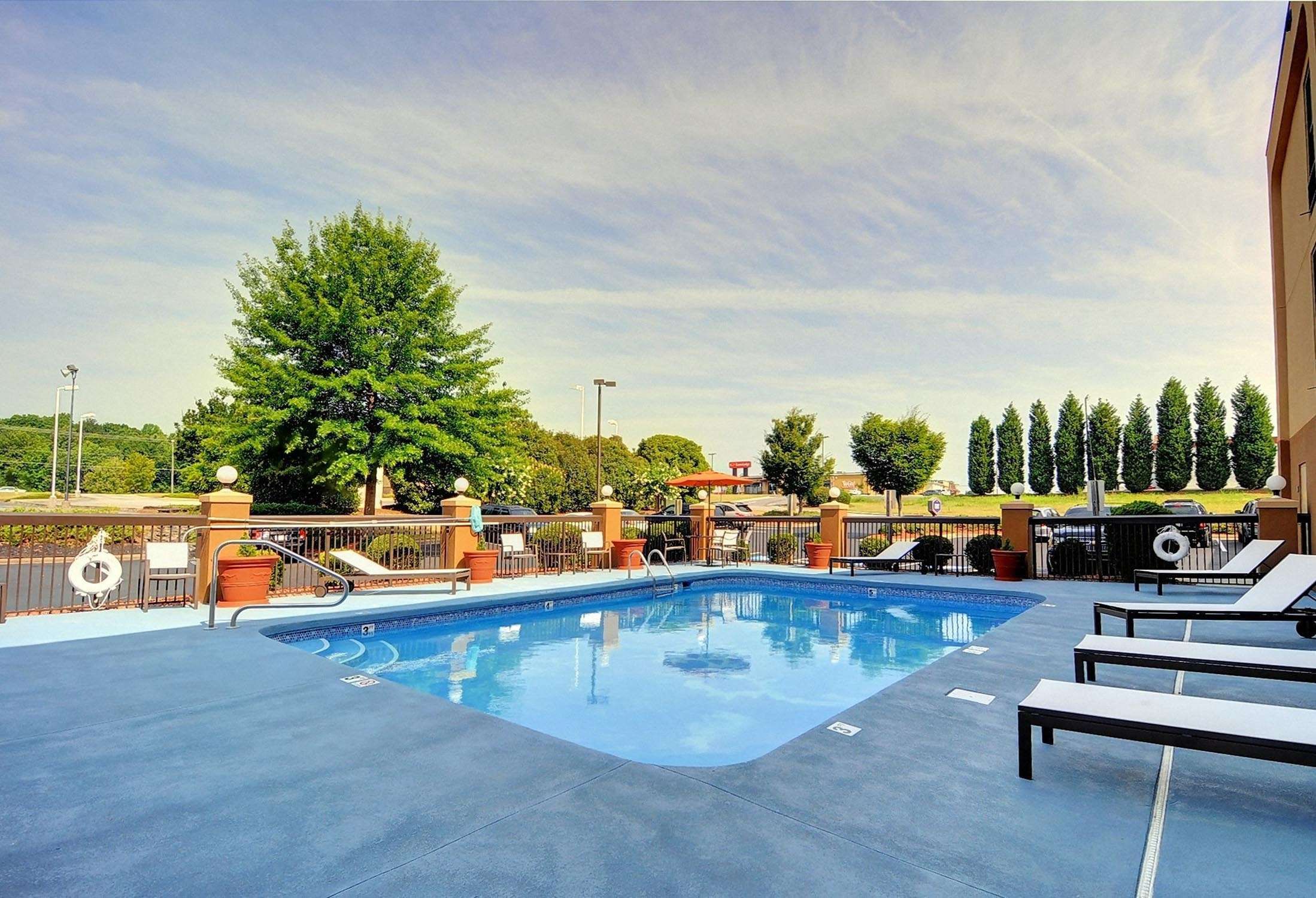 Hampton Inn Eden - Eden - Piscina