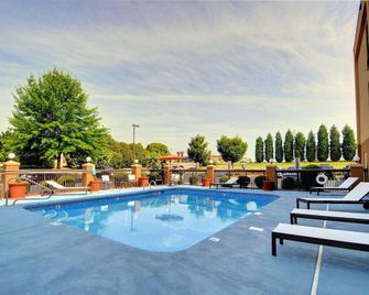 Hampton Inn Eden - Eden - Piscina