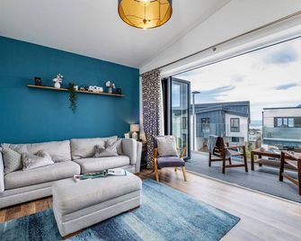 Beach Haven - Perranporth - Living room