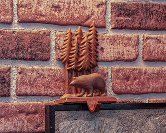 Little Red Chalet - Packwood - Living room