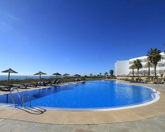 Garbi Costa Luz - קוניל דה לה פרונטרה - בריכה