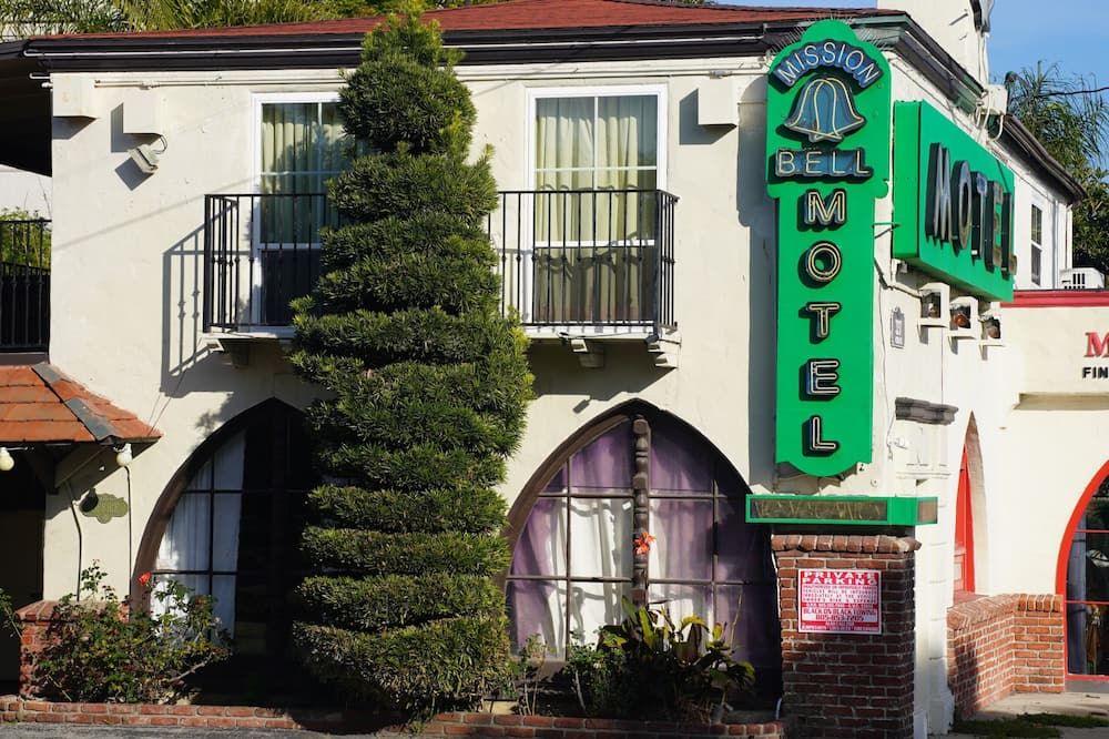 Mission Bell Motel - Ventura - Building