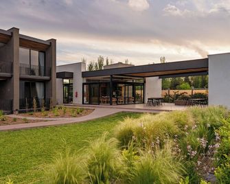 Vistalba Hotel Aparts & Suites - Luján de Cuyo - Building