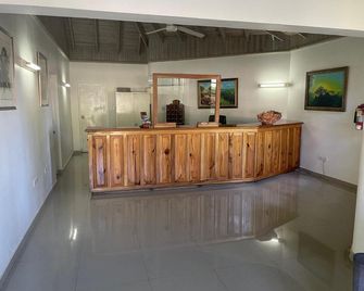 Gold Nugget Hotel - Negril - Receção