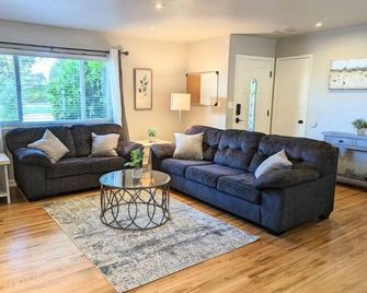 Private Oasis w Hot Tub & Pool near Folsom Lake! Parking for Boat and RV! - Granite Bay - Sala de estar