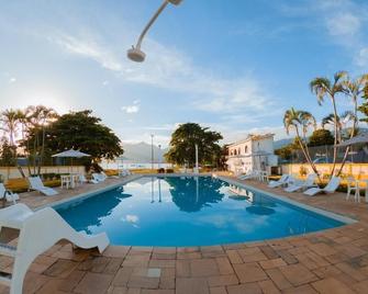 巴薩洛斯瑞坎托酒店 - 聖瑟巴斯提翁 - 聖塞巴斯蒂昂 - 游泳池