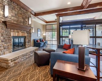 Comfort Suites Oshkosh - אושקוש - לובי