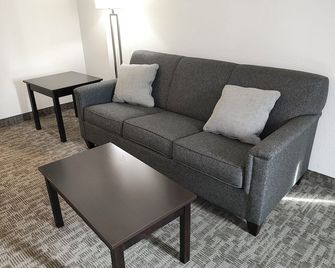 The Grove Inn And Suites - Eagle Grove - Huiskamer