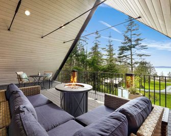 Stunning Views of the Salish Sea - perfect getaway for 2! - Bow - Balcony