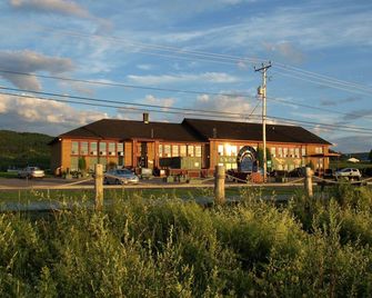 Auberge Internationale La Vieille École - Sainte-Anne-des-Monts