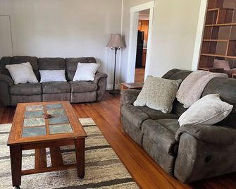 Rustic 3bed 2bath Home Near Downtown Pdc - Prairie du Chien - Huiskamer