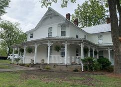 Private room and bathroom in the heart of Cullman. - Cullman - Bygning