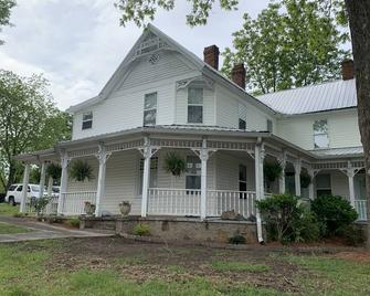 Private room and bathroom in the heart of Cullman. - Cullman - Building