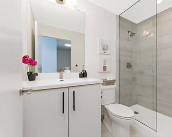Newly Built Condo with Amazing Views - Kitchener - Bathroom