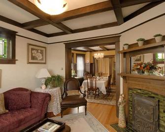 Fisher House Victoria Bed and Breakfast - ויקטוריה - סלון