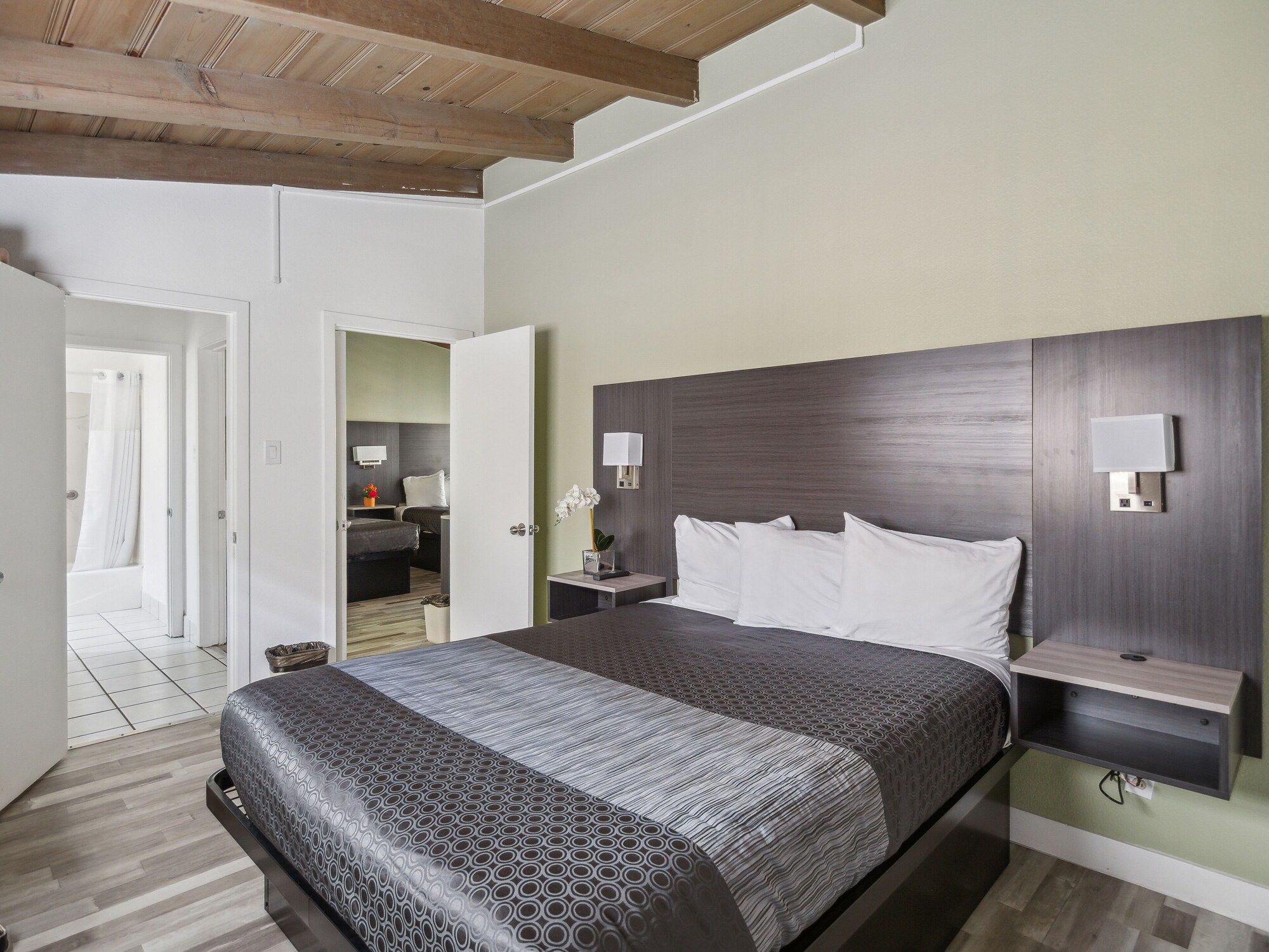 Discovery Inn - Seaside