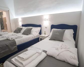 Dimora Fantasia Charme B&B - Bari - Camera da letto